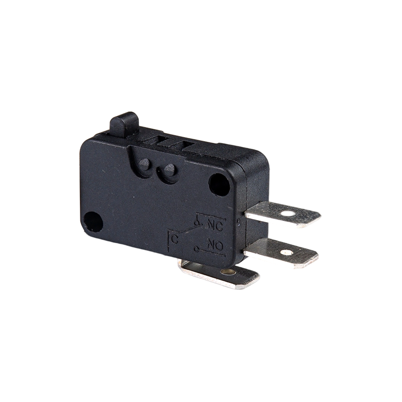 Mikroprzełącznik MS15-2C2 w czarnej plastikowej obudowie